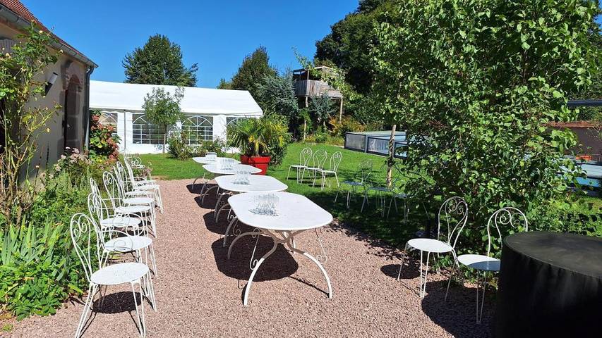 Chambre d’hôte pour 2 personnes, avec piscine ainsi que vue et jardin dans Allier - 2
