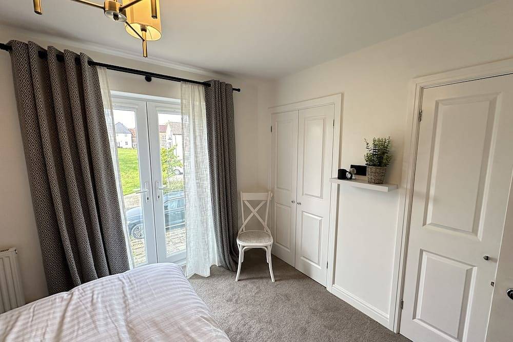 Waves @ The Bay -  a cottage that sleeps 5 guests  in 2 bedrooms in Filey, North Yorkshire