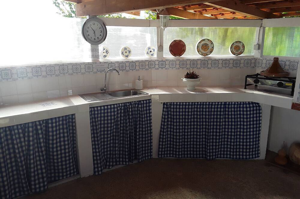 Pensión / bed & breakfast / Quartos de hospedes- Nazaré- Alcobaça. in Cela, Leiria District