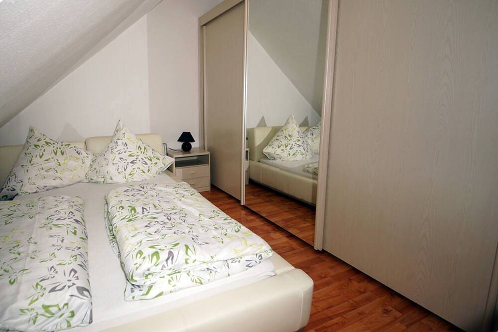 Ganze Wohnung, Ferienwohnung mit Garten und Grillmöglichkeit in Schwarzenbach an der Saale, Landkreis Hof
