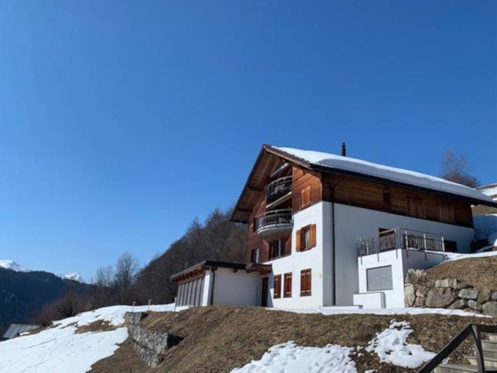 Ferienwohnung für 5 Personen, mit Balkon und Garten in Andiast