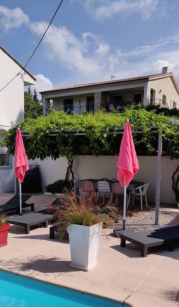 Cottage pour 2 personnes, avec jardin et piscine à Saint-Raphaël