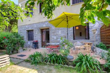 Gîte pour 2 personnes, avec terrasse et jacuzzi ainsi que sauna et jardin en Corse