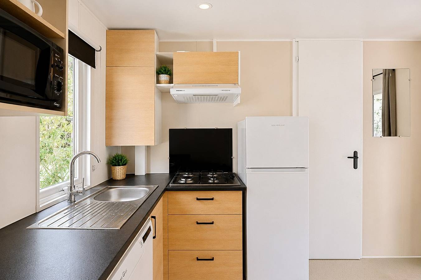 Mobil-home « 6 Personnes » avec piscine partagée, Wi-Fi et climatisation in Carry-le-Rouet, Côte méditerranéenne (France)