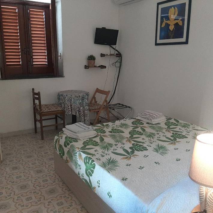 Chambre d’hôte pour 3 personnes, avec vue et jardin, adapté aux familles à Lipari - 2