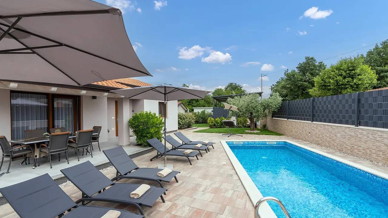 Villa für 6 Personen (105 m²) in Sveti Lovreč in Sveti Lovreč Pazenatički, Zentralistrien