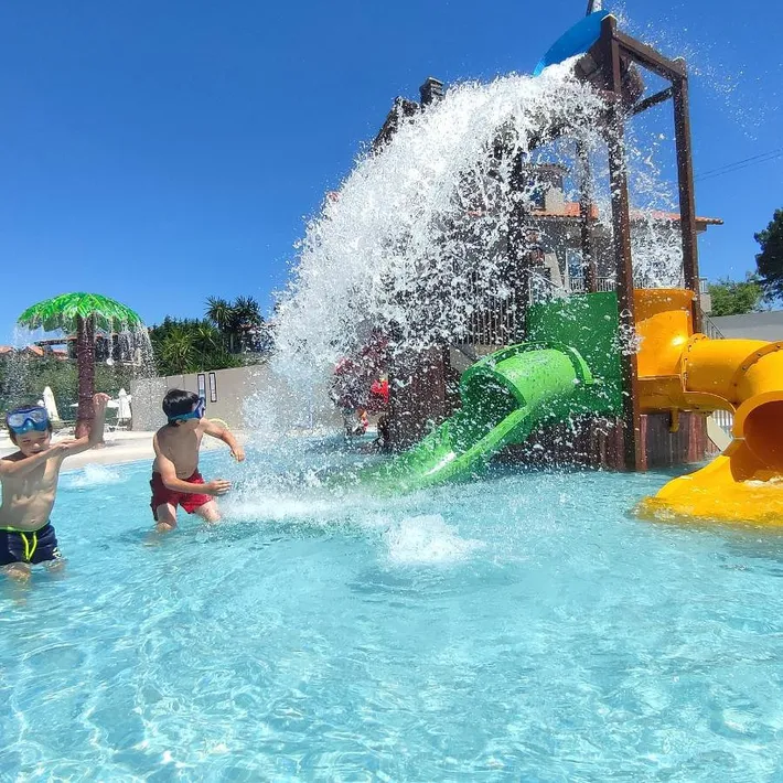 Apartamento de vacaciones para 4 personas, con vistas y jardín además de piscina para niños y piscina - 1