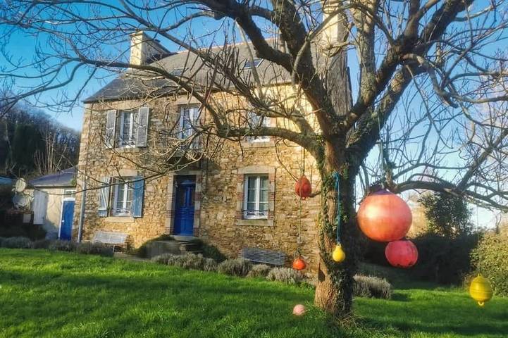 Location de vacances pour 8 personnes, avec balcon et jardin à Saint-Jean-du-Doigt