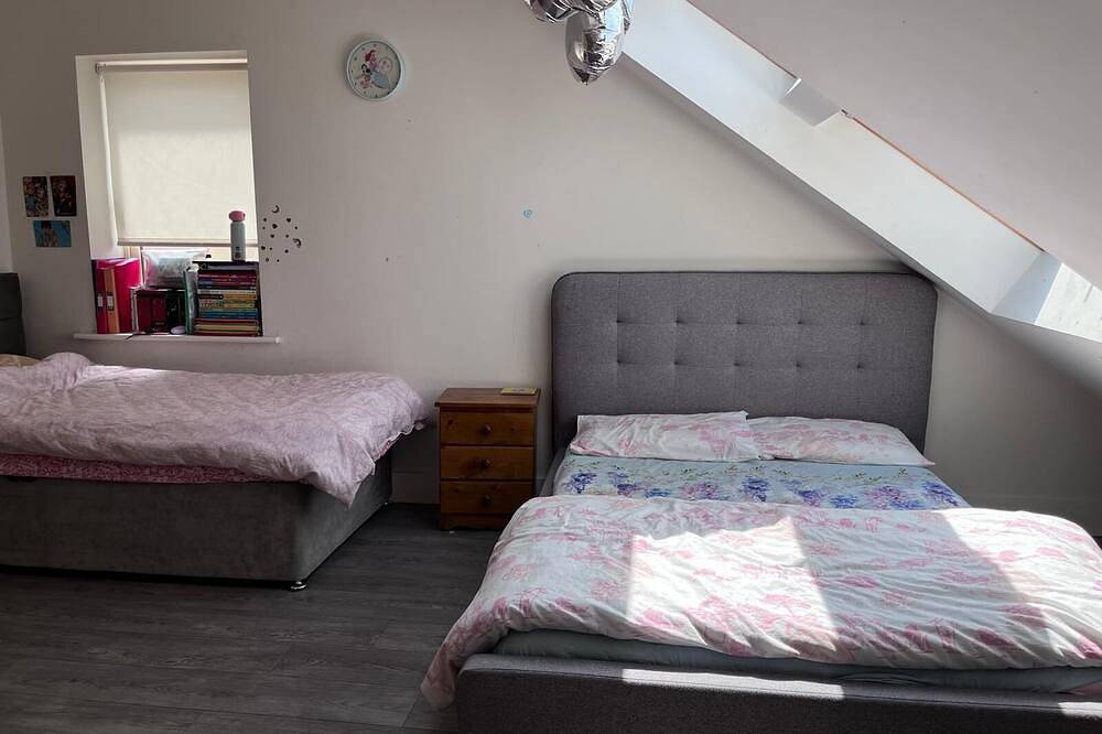 Spacious  Double Bedroom with Ensuite Bathroom Available to Rent in South Dublin, County Dublin