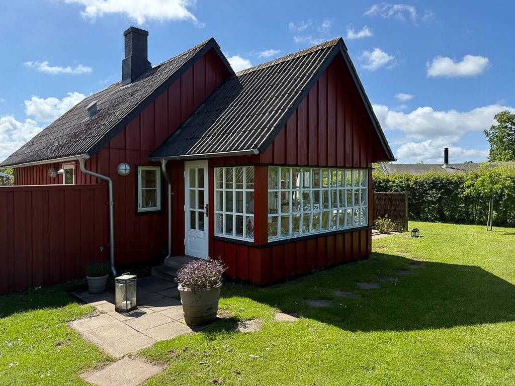 Familievilla ved Tisvilde med shelter in Vejby Strand, Vejby