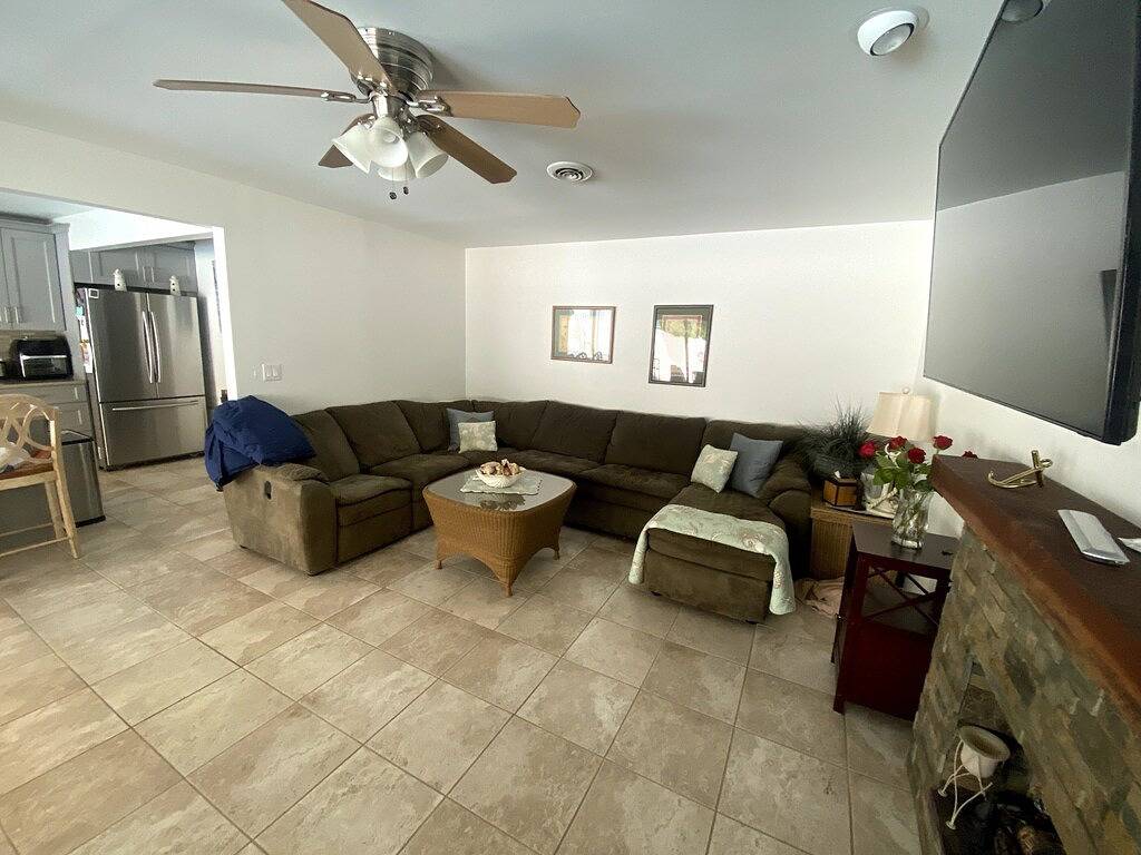 4 Bedroom, 3 Bath with Heated Pool + Hot Tub short walk to beach in Bay Head, Ocean County