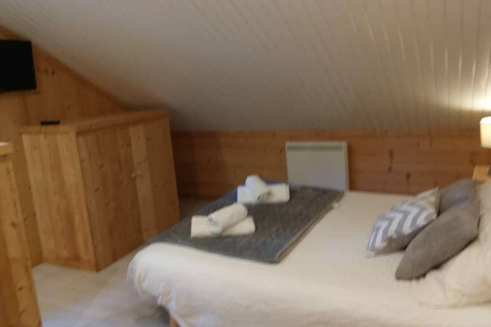 Upscale, detached chalet, -10mn walk to downhill ski slopes - Rated 4*. in Bolquère, Prades und Umgebung