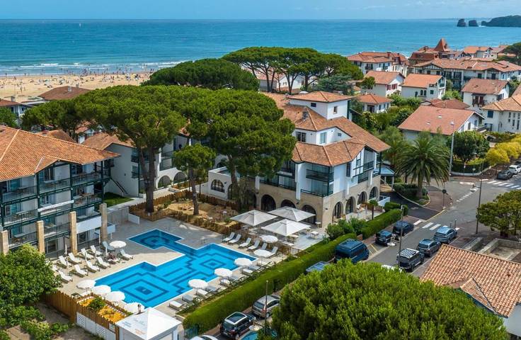 Hôtel pour 3 personnes, avec jardin et piscine ainsi que vue et sauna