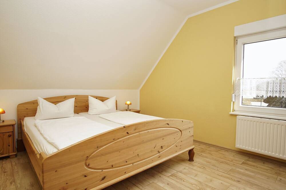 Ganze Wohnung, Gemütliche Ferienwohnung in Wassernähe - Ferienhaus Stark Ferienwohnung 01 in Ralswiek, Bergen auf Rügen und Umgebung