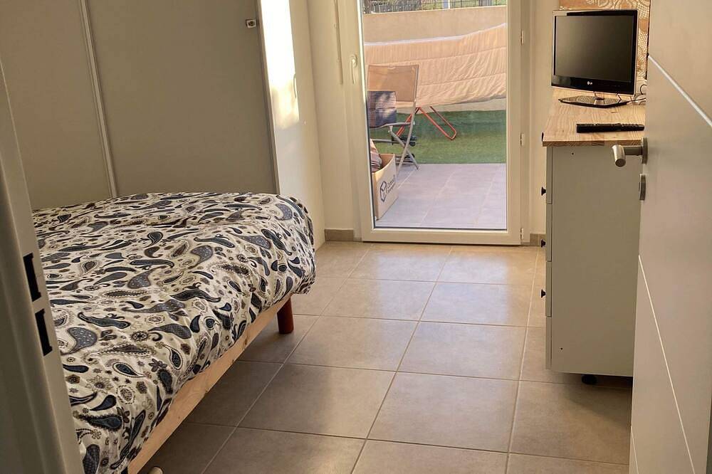 Apartamento entero, Ground floor apartment with private parking in La Fare-les-Oliviers, Region de Aix-en-Provence