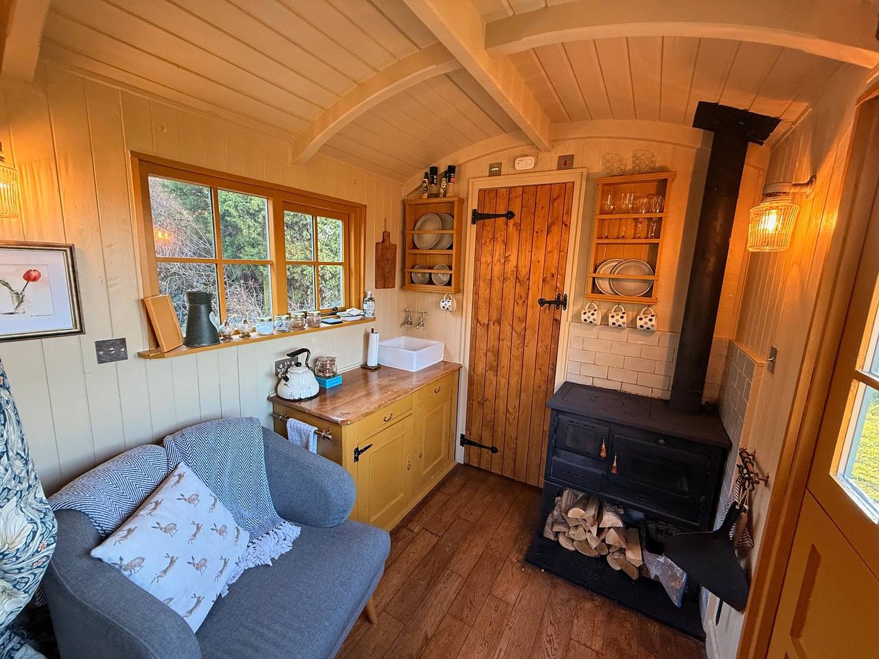 Cosy romantic shepherd hut in open countryside in Northumberland