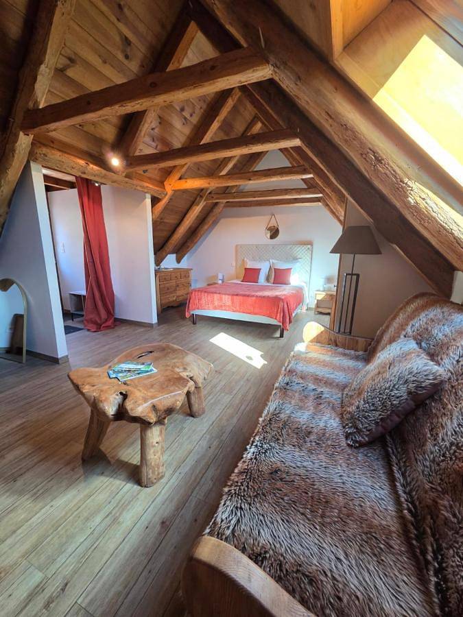 Location de vacances pour 2 personnes, avec piscine ainsi que vue et jardin à Chirac - 3