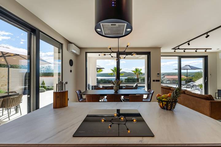Luxusvilla Spectrum, Pool 32 m2, Sauna, familienfreundlich, Meerblick, Grill in Novigradsko More, Zadar