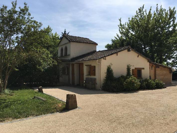 Location de vacances pour 2 personnes, avec vue ainsi que jardin et piscine à Monclar-de-Quercy - 4