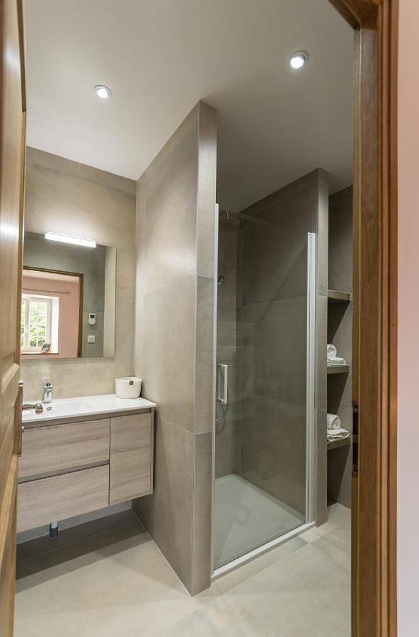 Gîte pour 4 personnes, avec jacuzzi ainsi que terrasse et jardin à Le Vast - 2