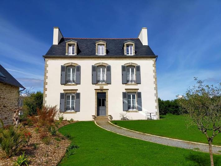 Gîte pour 2 personnes, avec terrasse ainsi que jardin et jacuzzi à Kerlaz