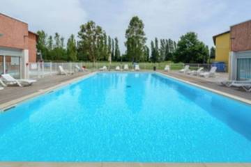 Gîte pour 4 personnes, avec sauna dans Base de loisirs d'Aiguelèze
