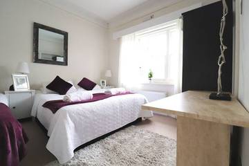 Holiday Home for 32 People in Christchurch, South West England, Photo 4