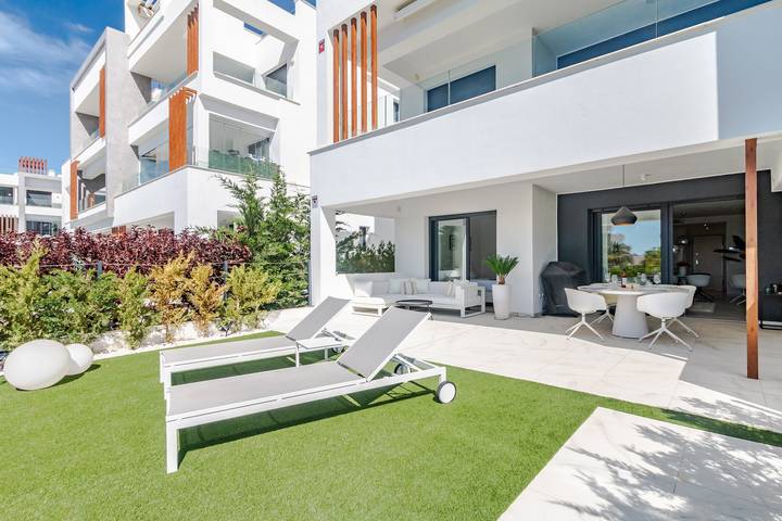 Appartement entier, Appartement 'Ground Floor 2bed Miradores Del Sol' avec piscine partagée, Wi-Fi et climatisation in Triangulo de Costalita, Estepona