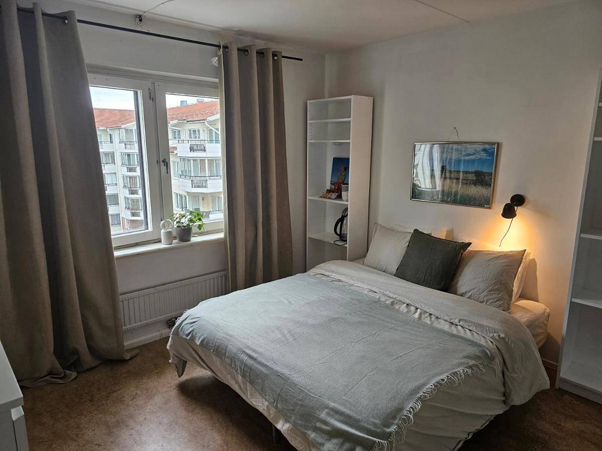 Hel semesterlägenhet, Central Room with Private Entrance and Ensuite Bathroom in Sundbyberg, Svenska Östersjön