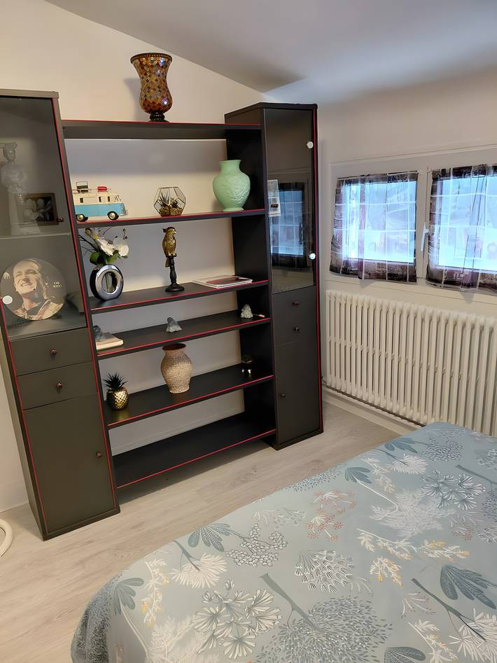 Bed and Breakfast 'Chez Serge' with Wi-Fi, Air Conditioning and Parking, Steps from Le Mans in Arnage, Sarthe