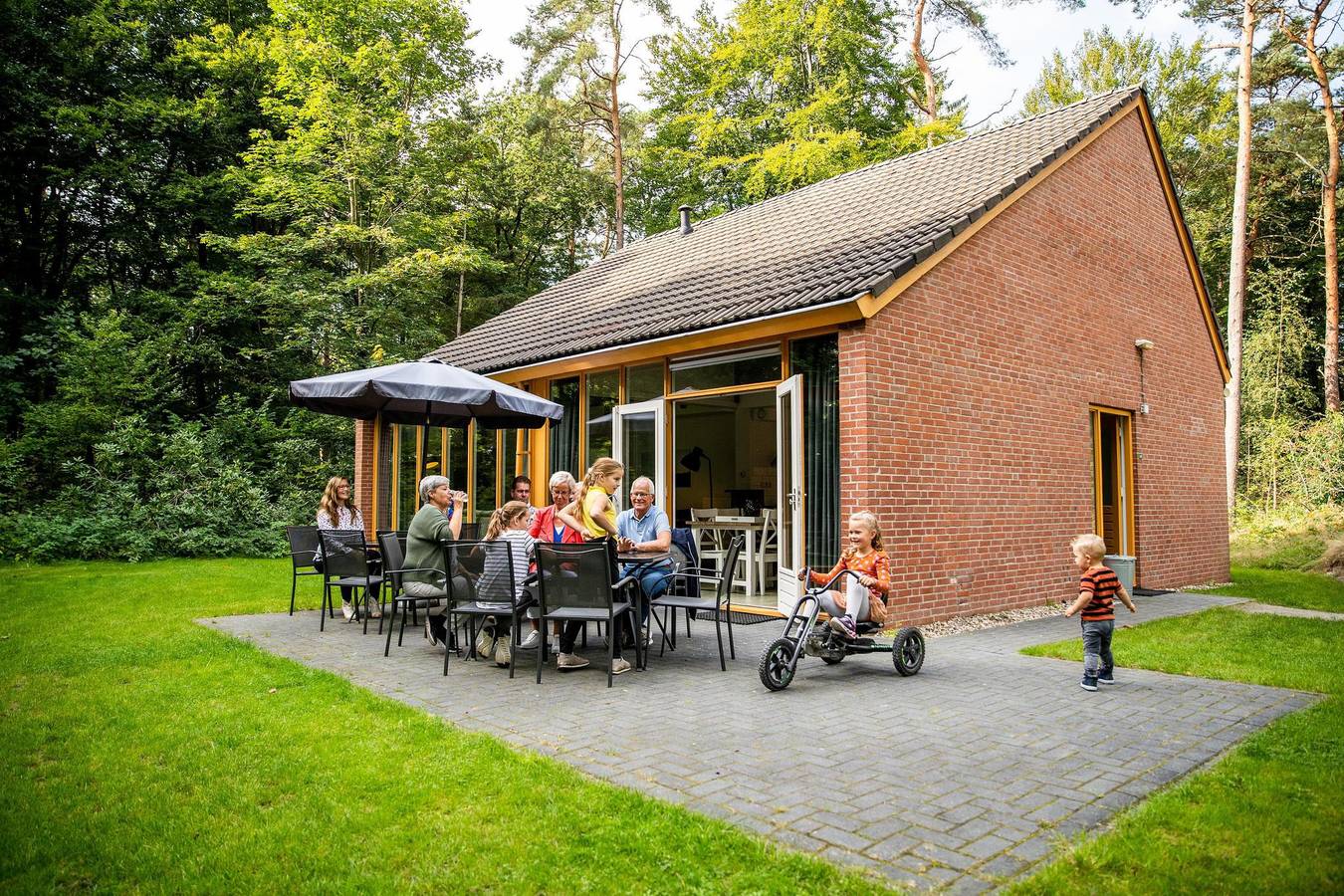 Camping en Bungalowpark de Norgerberg — Bungalow für 12 personen in Drenthe