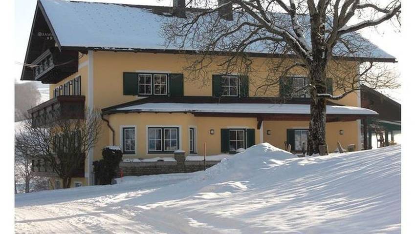 Ferienwohnung für 5 Personen, mit Garten und Balkon, kinderfreundlich in Irrsee