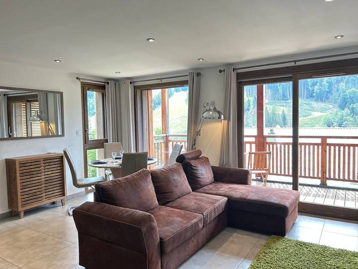 Ganze Wohnung, Modernes Apartment gegenüber den Pisten - Balkon, 1,3 km vom Zentrum entfernt, 4 Schlafplätze in Les Gets, Les Portes du Soleil