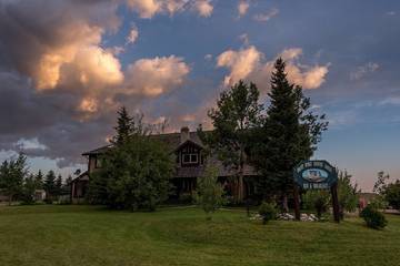 Lodge for 20 Guests in Canadian Rocky Mountains, Castle Mountain, Picture 3