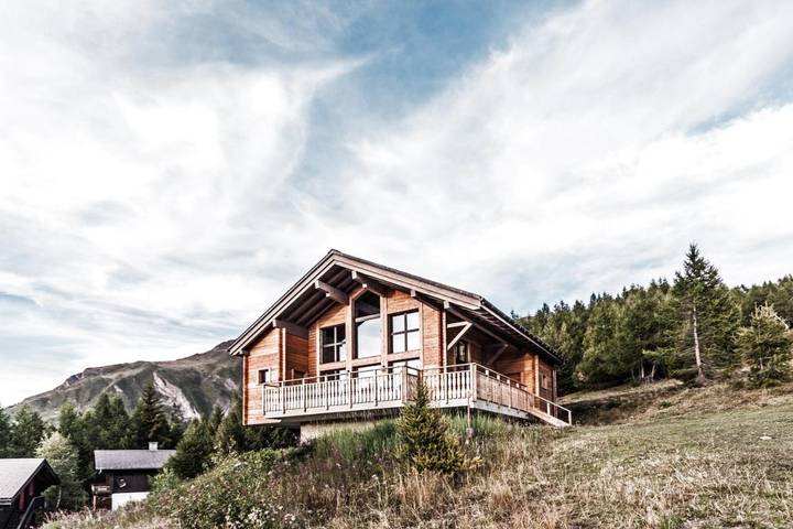 Chalet für 6 Personen, mit Balkon und Terrasse sowie Garten und Ausblick in Rosswald