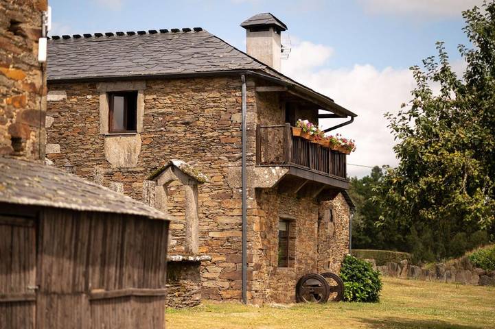 Apartamento de vacaciones para 3 personas, con jacuzzi y sauna además de jardín y piscina - 1