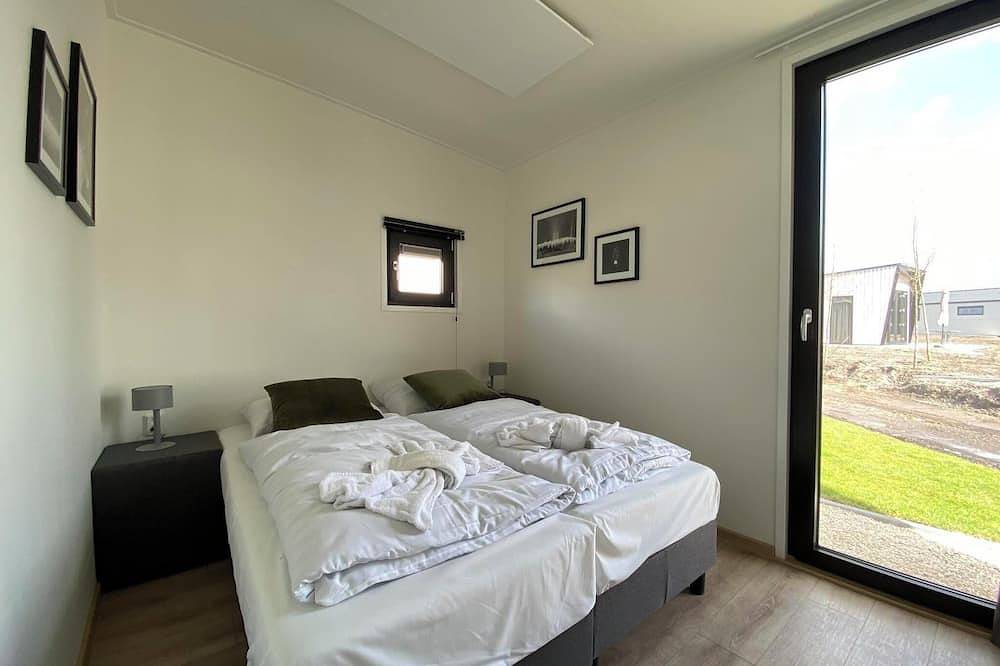 Chalet with 2 bedrooms and a terrace in Kampen, Lake Veluwe
