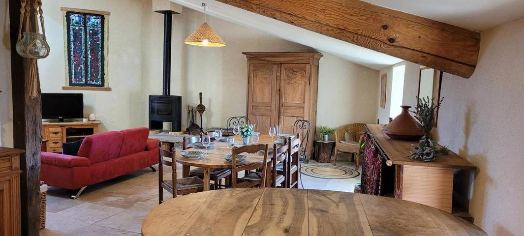 Location de vacances pour 5 personnes, avec Jardin ainsi que Bassin pour enfant et Piscine à Salles-sous-Bois - 2