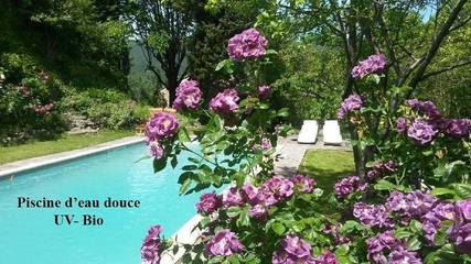 Chambre d’hôte pour 2 personnes, avec piscine ainsi que vue et jardin, animaux acceptés à Dieulefit