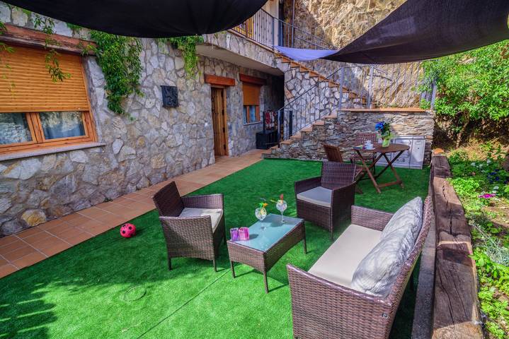 Casa rural para 4 personas, con Balcón además de Jacuzzi y Jardín en Castilla y León - 2