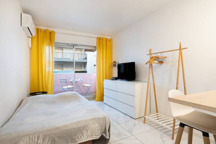 Studio für 2 Personen, mit Balkon, mit Haustier in Antibes