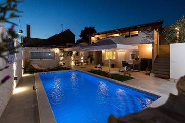 Ferienwohnung für 4 Personen, mit Whirlpool und Terrasse in Sveti Filip i Jakov