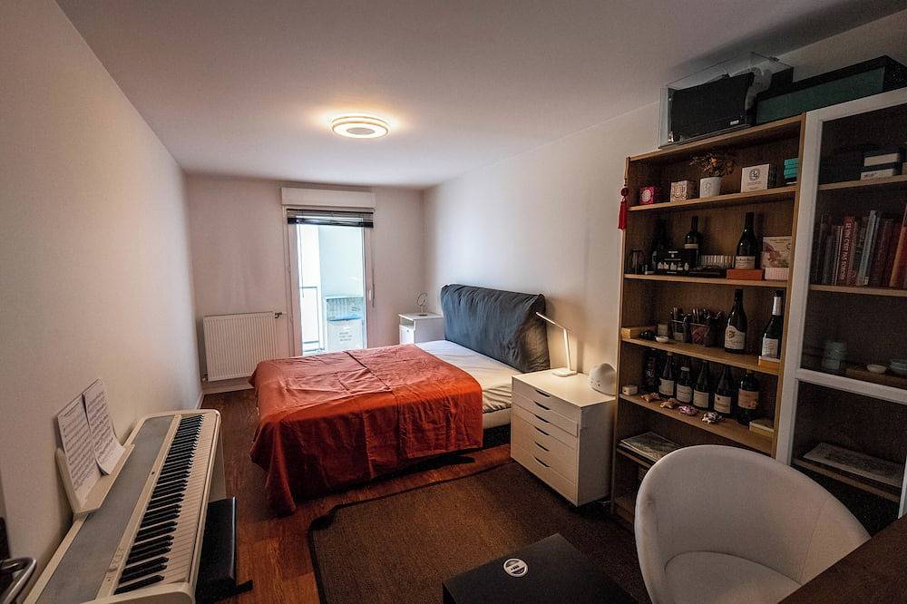 Entire apartment, Spacious apartment with pool in Talence in Talence, Bordeaux region