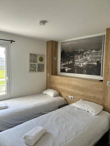 Hôtel pour 3 personnes, avec terrasse à Chanas - 3