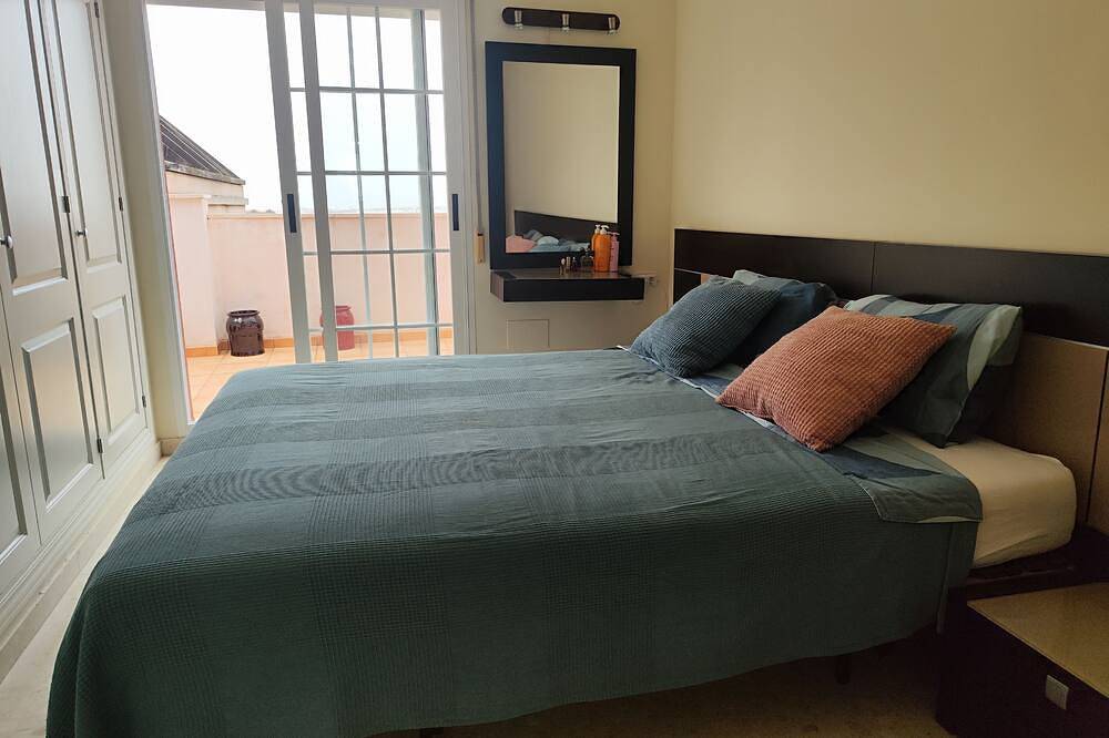 Entire apartment, Charming Three Bedrooms Apartment With Seaview in Aguadulce, Roquetas de Mar