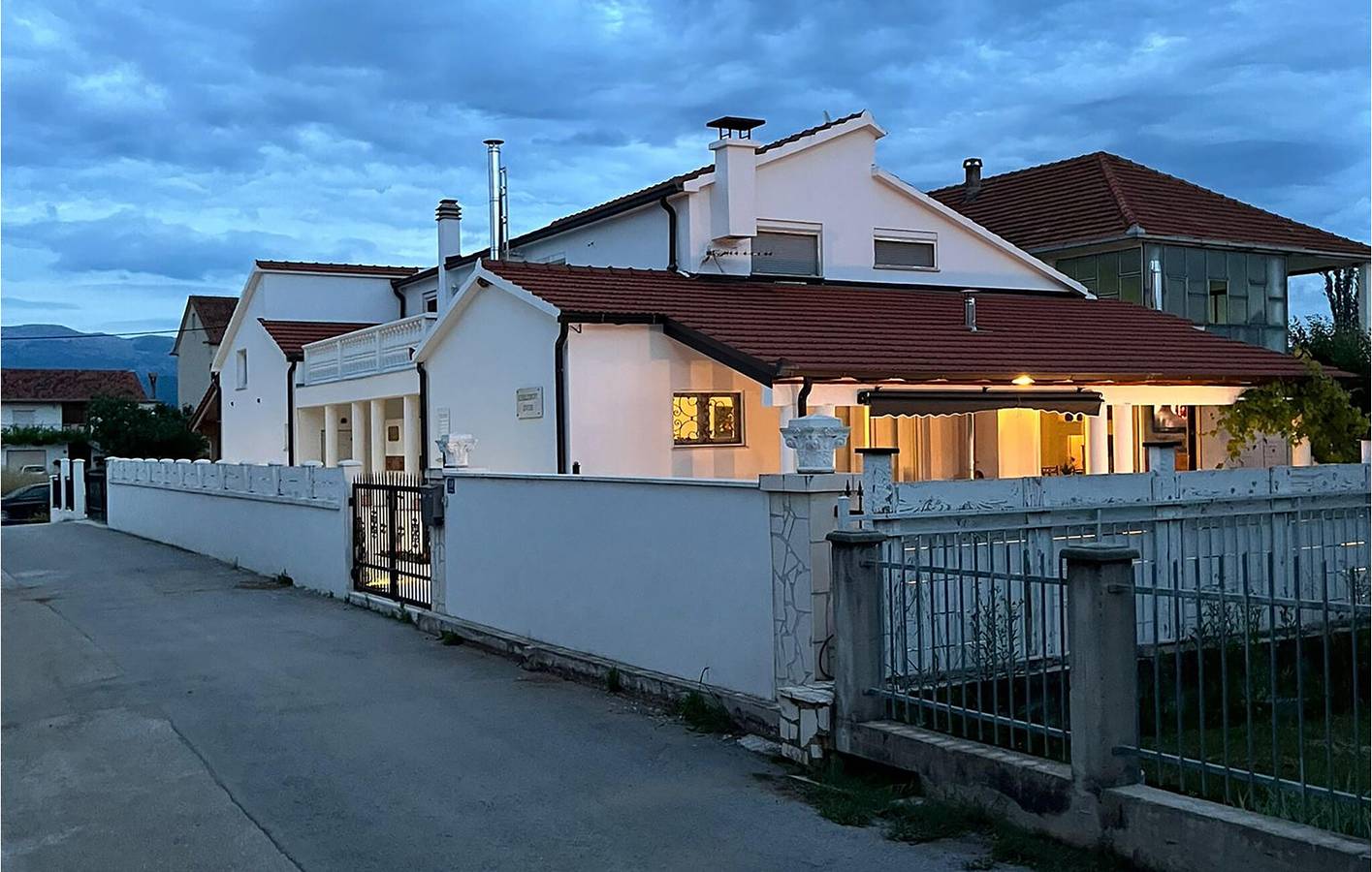 Reizende 2-Zimmer-Wohnung mit Pool, Terrasse und WLAN – 2 km von Trilj und dem Fluss entfernt in Dalmatinisches Zagora