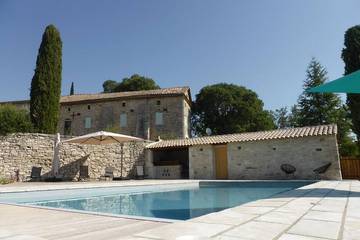Gîte pour 10 personnes, avec jardin et terrasse à Saint-Jean-de-Maruéjols-et-Avéjan