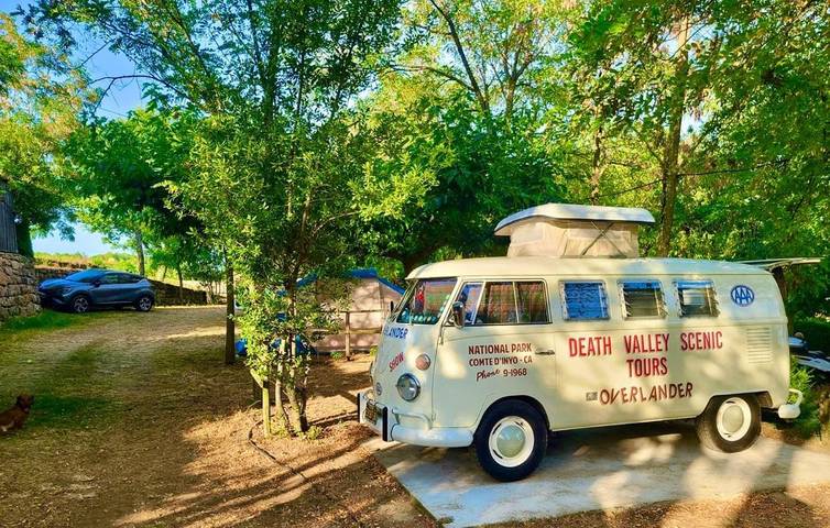Camping pour 6 personnes, avec vue et piscine, animaux acceptés