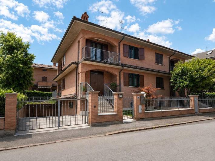 Ferienhaus für 12 Personen, mit Balkon und Whirlpool sowie Terrasse und Garten in Modena