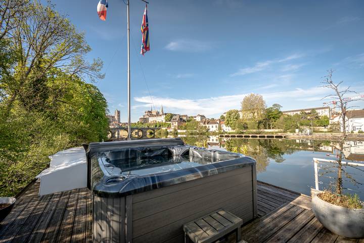 Bateau pour 9 personnes, avec terrasse et jacuzzi - 1